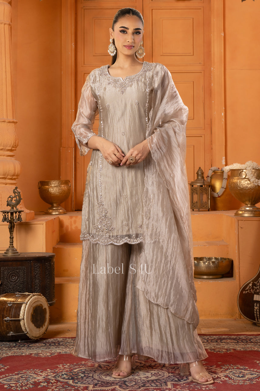 lohri dress for ladies 7 Festive Lohri Outfit Ideas for a Traditional Touch to Your Celebrati Kritika Dawar